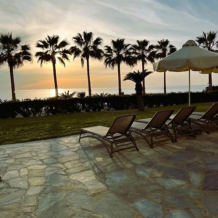 Platzia Beach Villas Paphos Exterior photo
