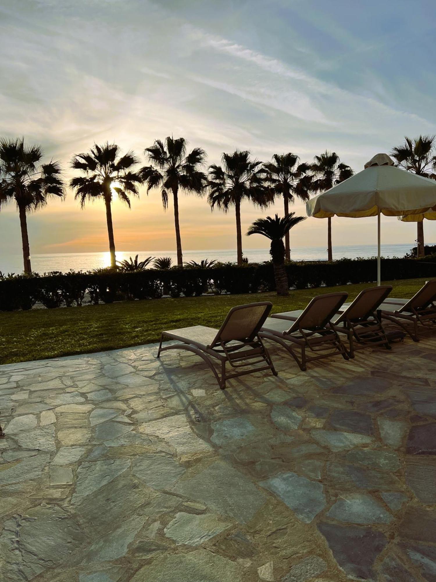 Platzia Beach Villas Paphos Exterior photo