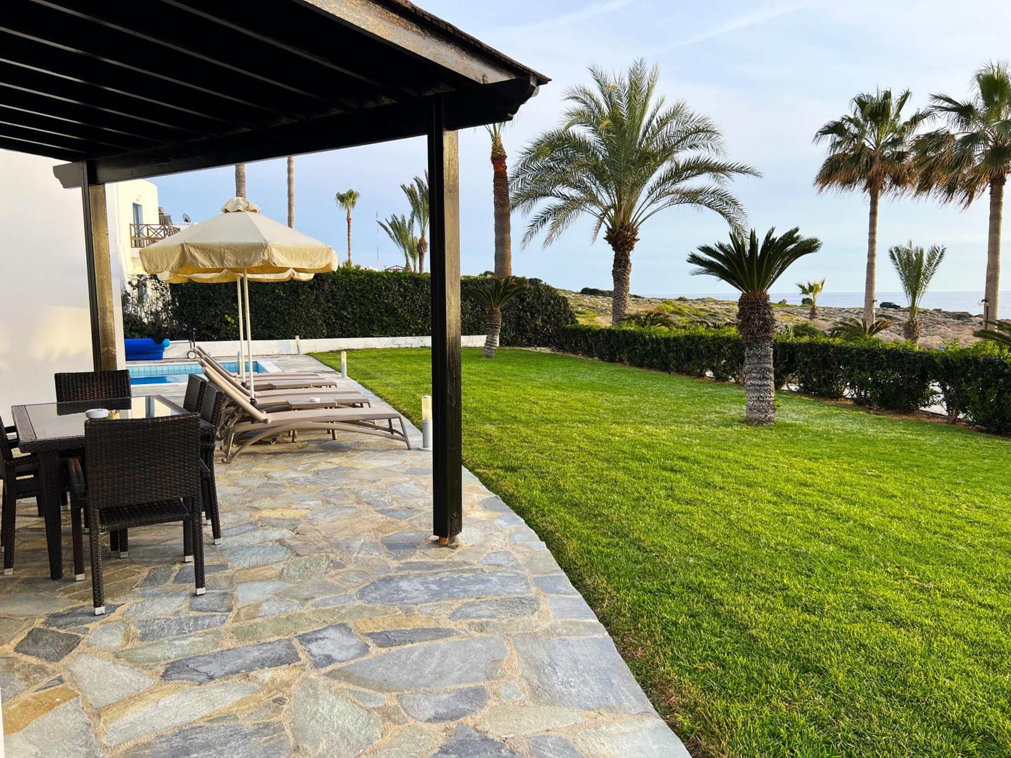 Platzia Beach Villas Paphos Exterior photo