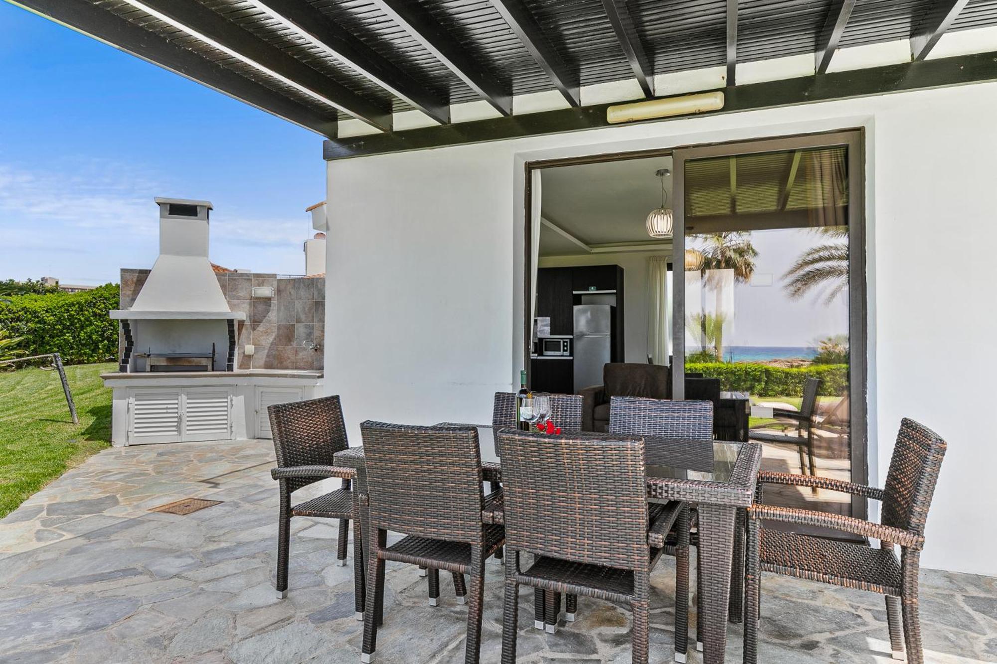Platzia Beach Villas Paphos Exterior photo