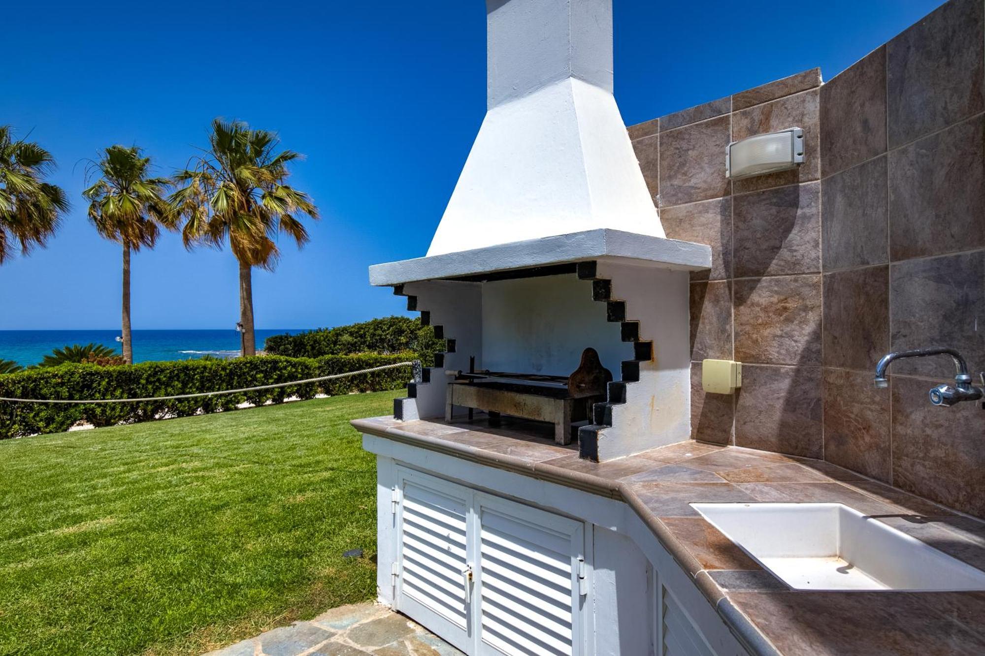 Platzia Beach Villas Paphos Exterior photo