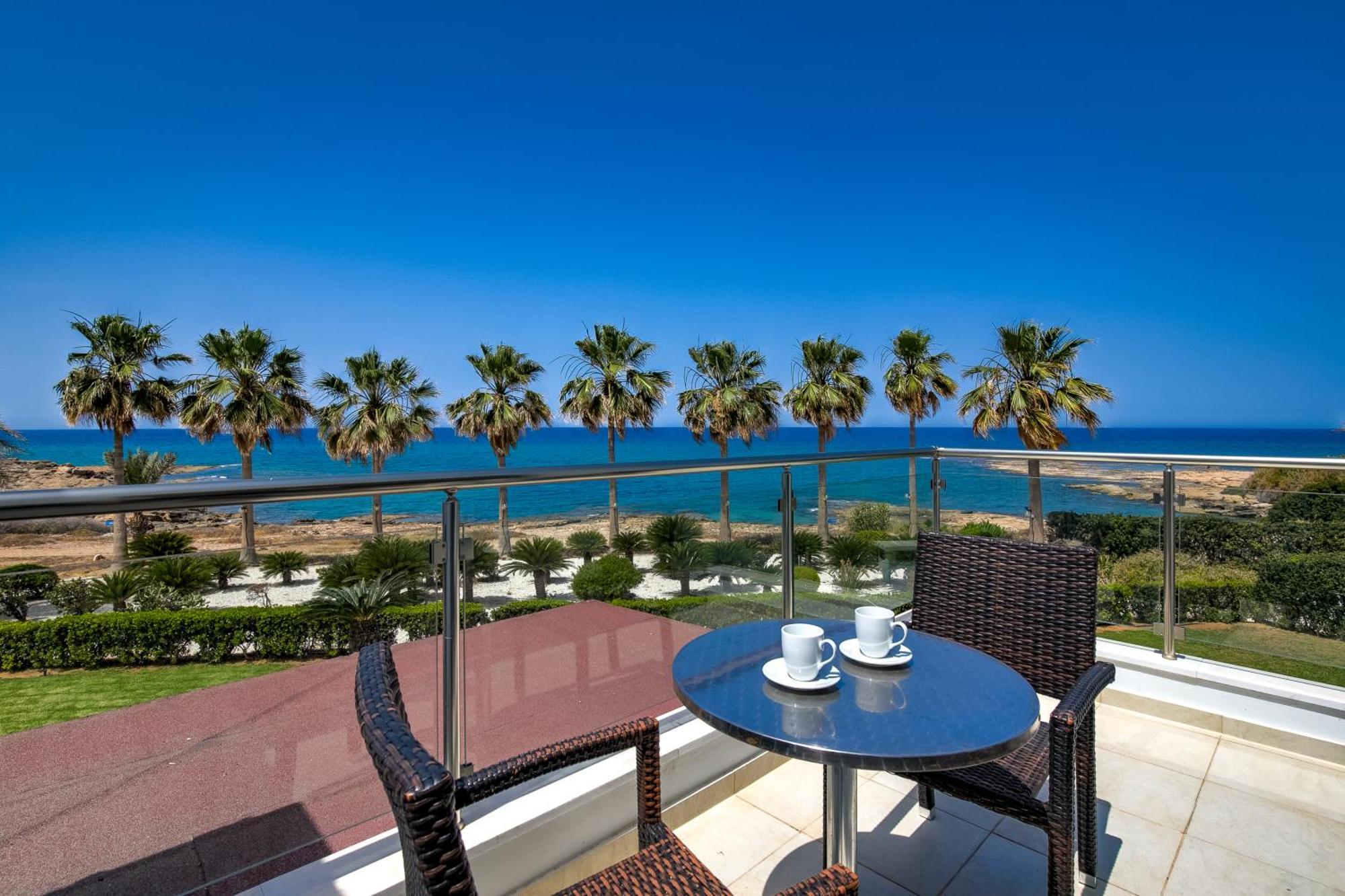 Platzia Beach Villas Paphos Exterior photo