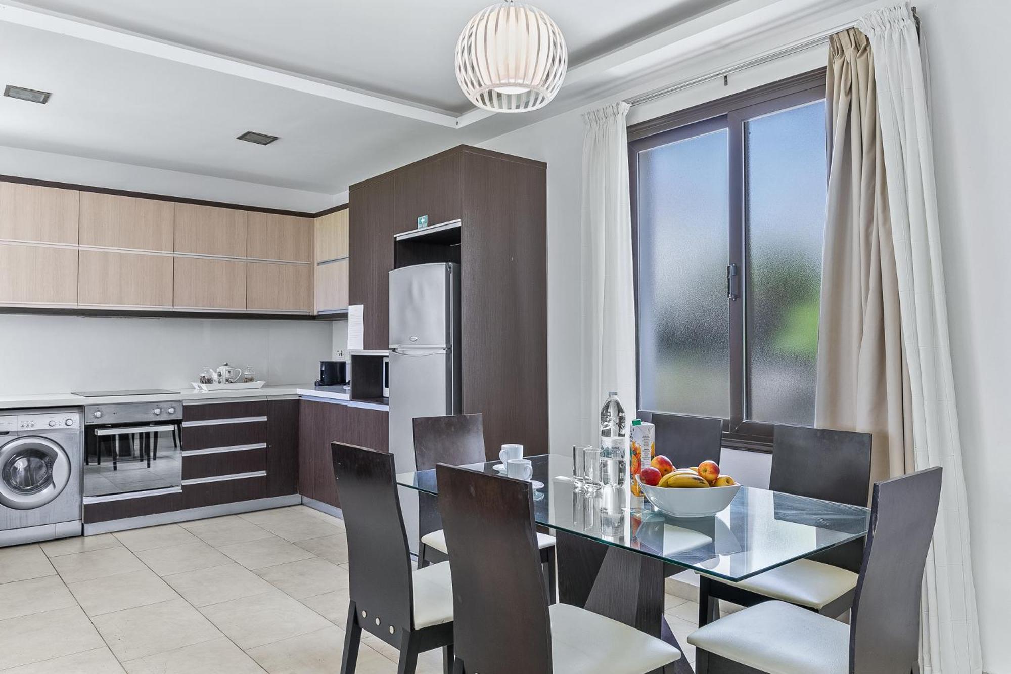 Platzia Beach Villas Paphos Exterior photo