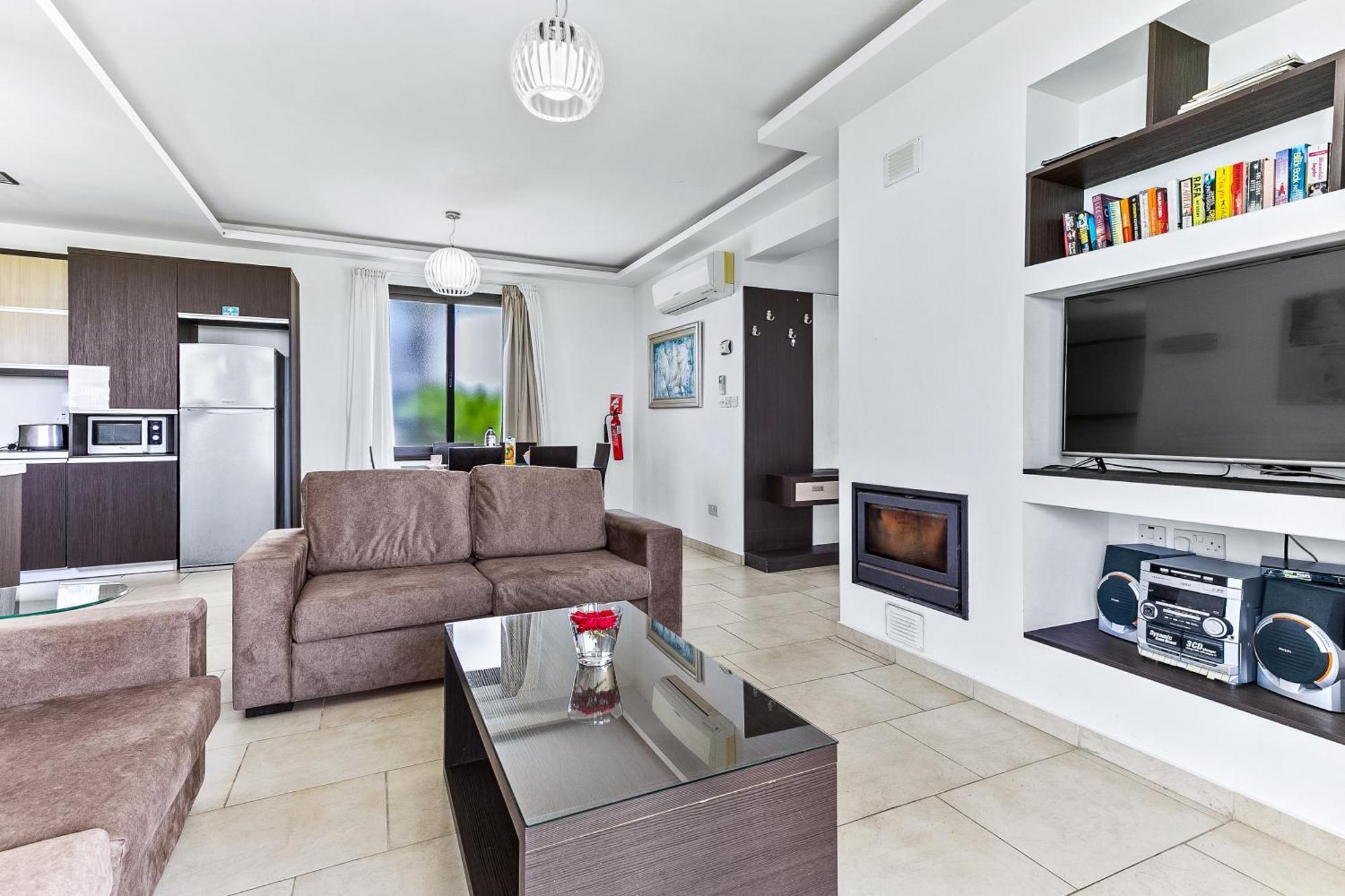 Platzia Beach Villas Paphos Exterior photo
