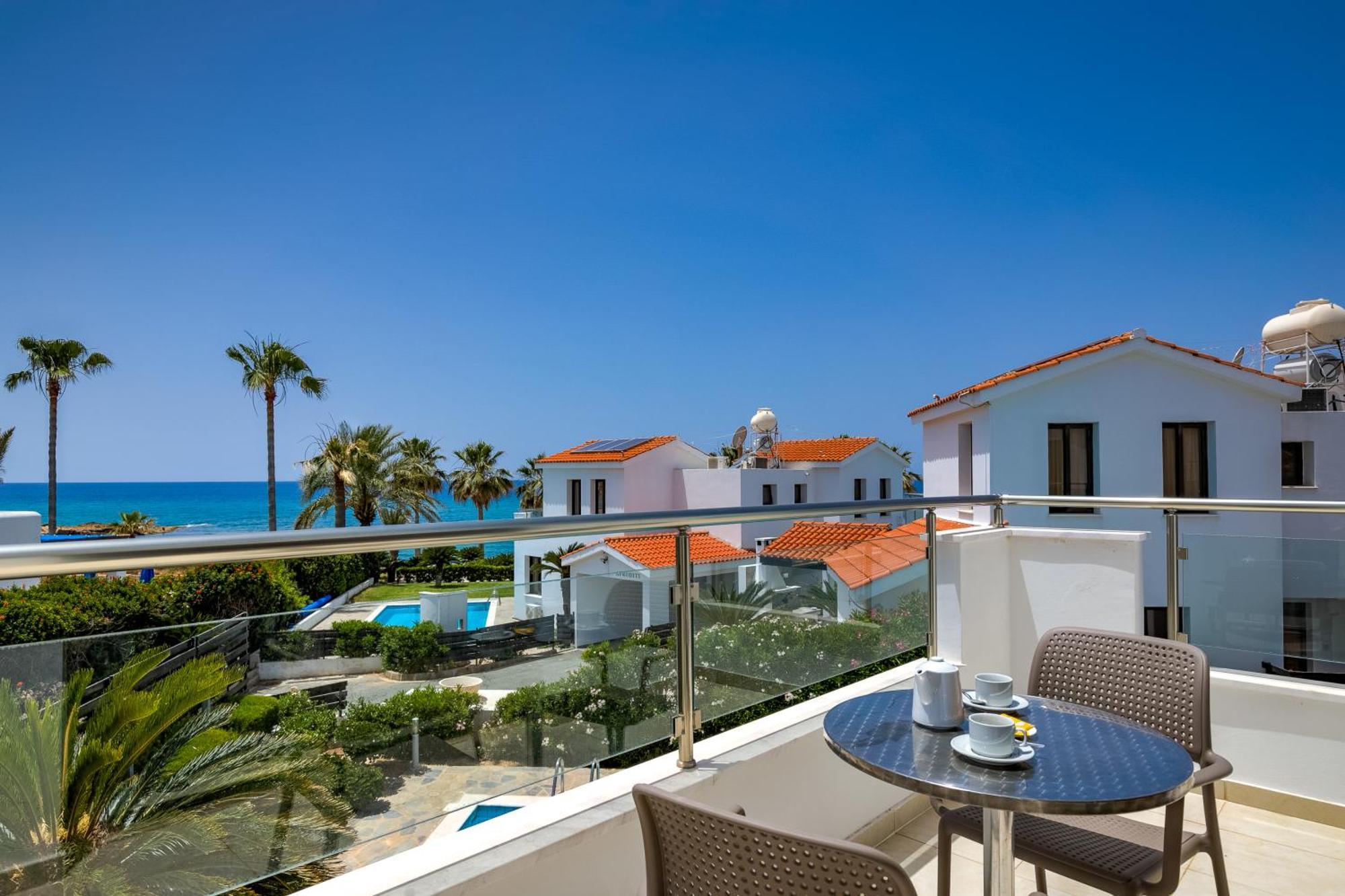Platzia Beach Villas Paphos Exterior photo