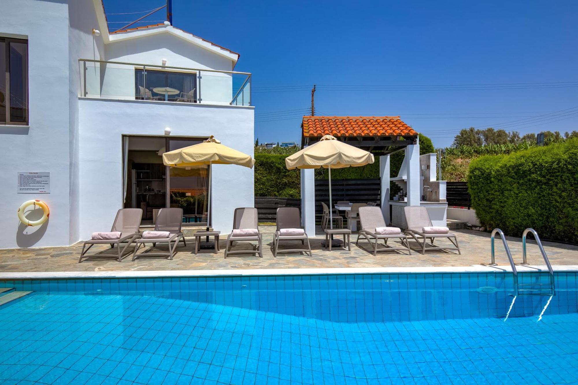 Platzia Beach Villas Paphos Exterior photo