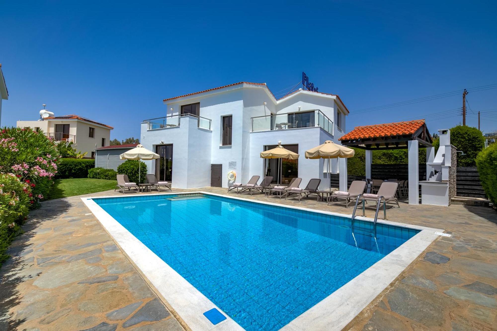 Platzia Beach Villas Paphos Exterior photo
