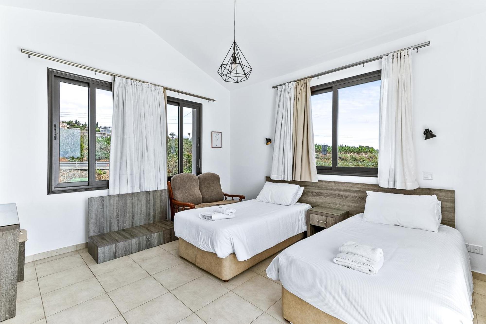Platzia Beach Villas Paphos Exterior photo