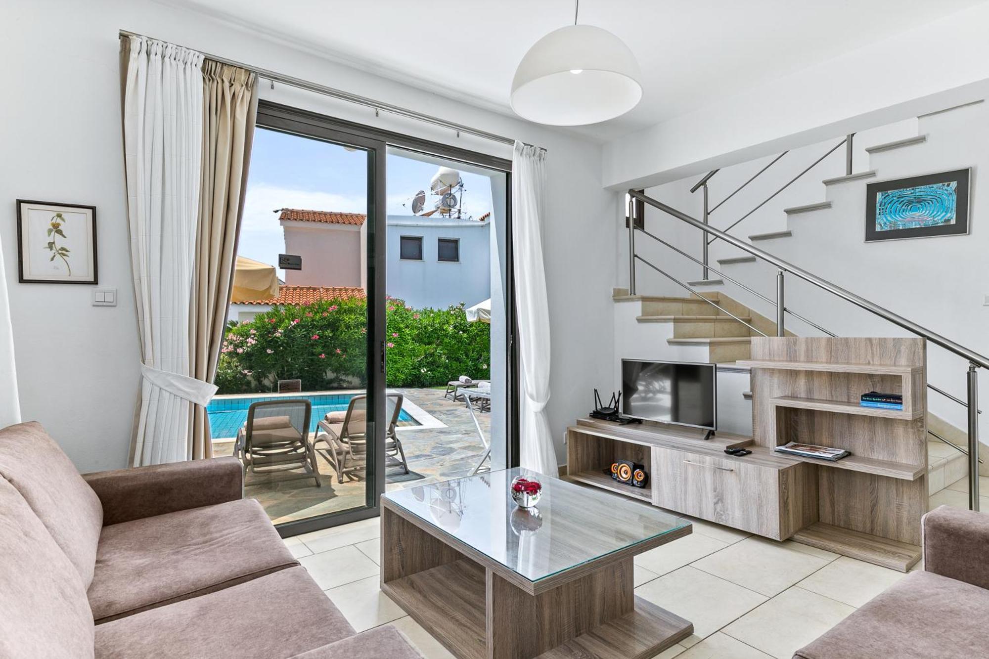 Platzia Beach Villas Paphos Exterior photo