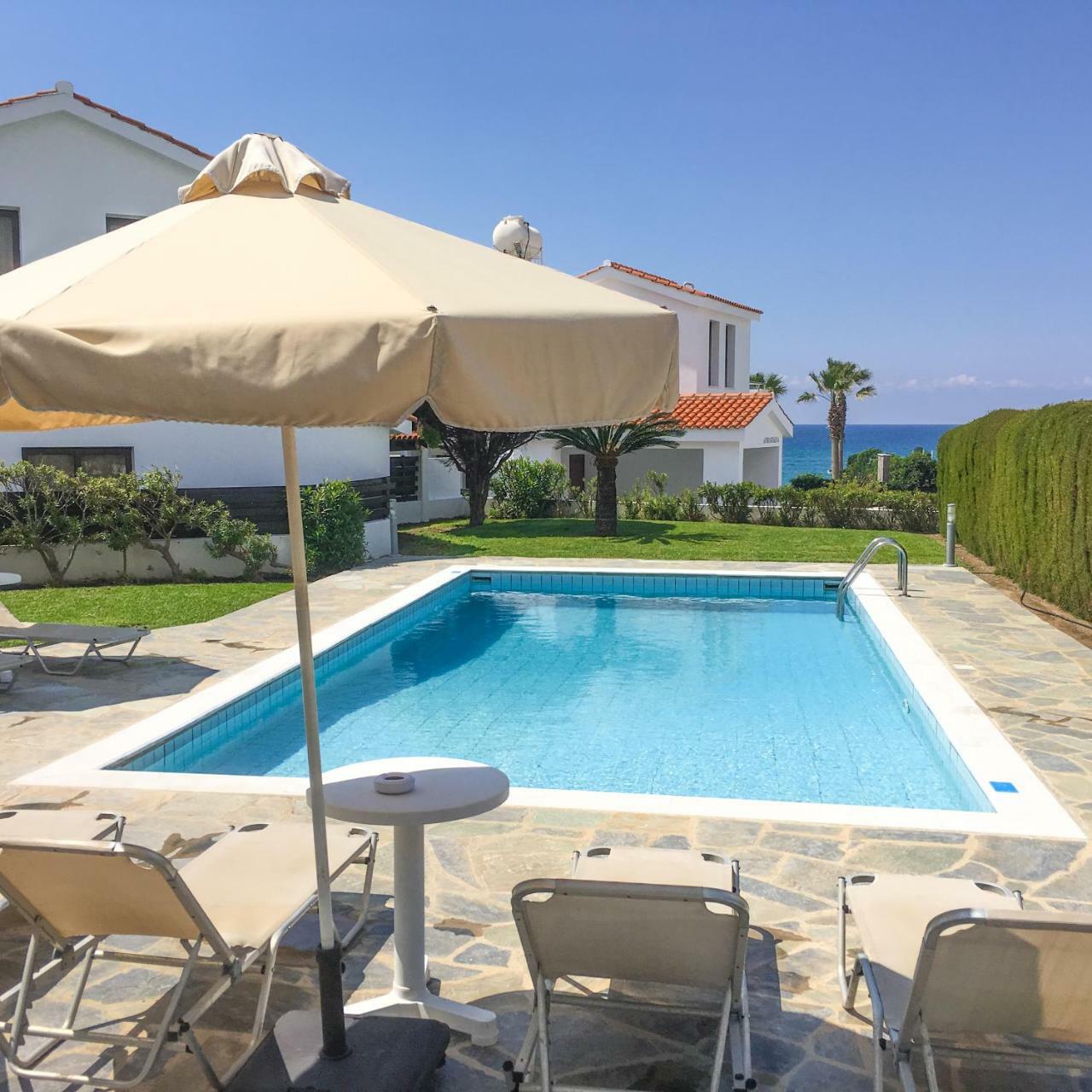 Platzia Beach Villas Paphos Exterior photo